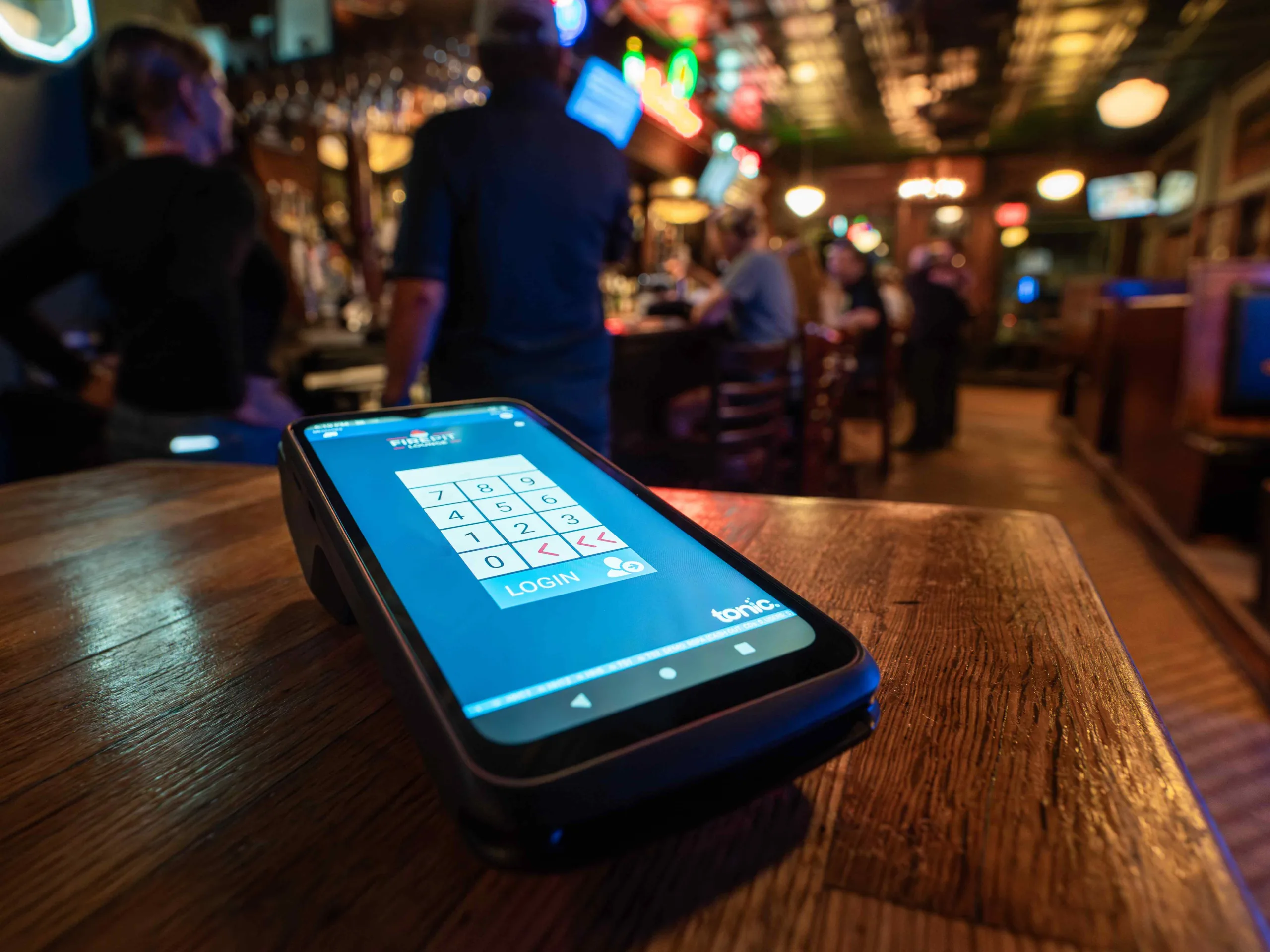Tonic POS Handheld P8 - Restaurant Bar Setting Tonic POS running on a handheld terminal device at a bar counter.